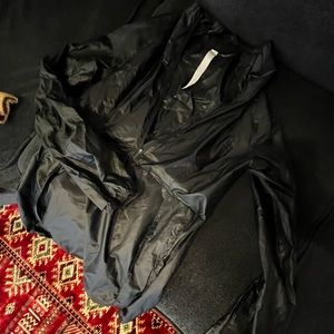 Lululemon black windbreaker